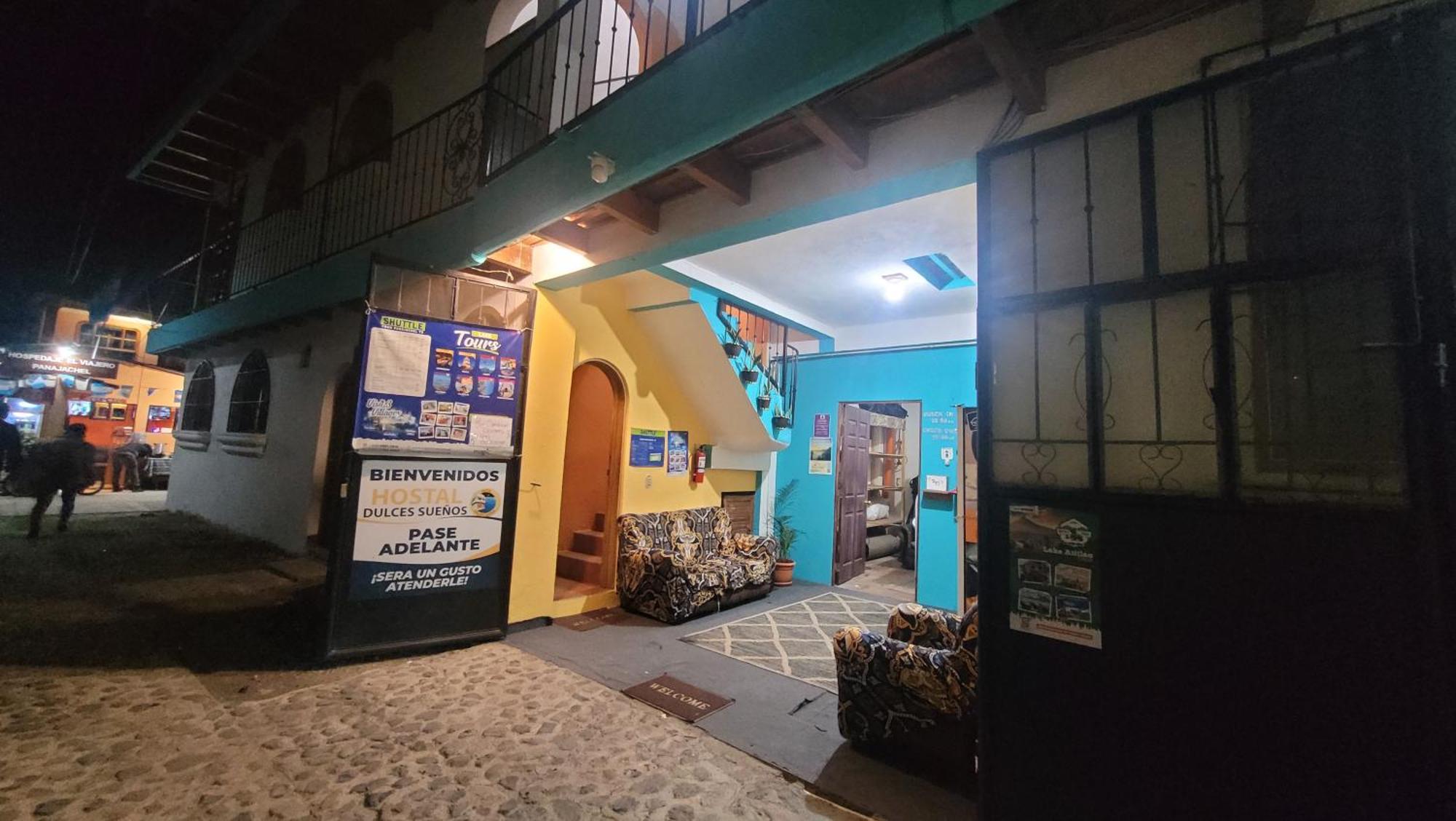 Hostal Dulces Sueños Panajachel Exterior foto